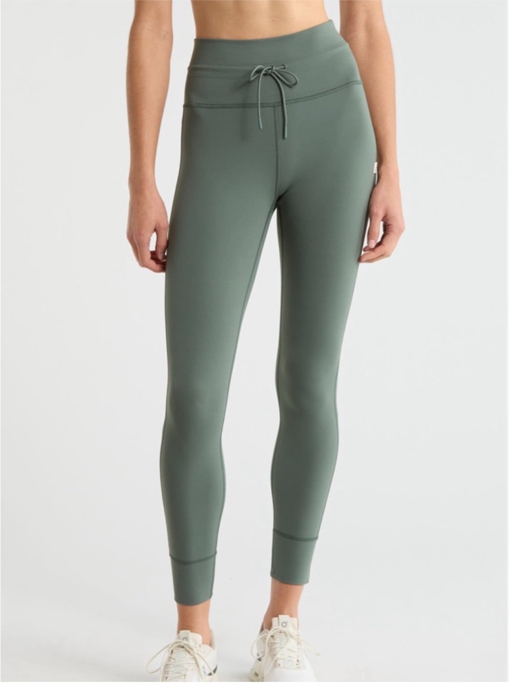 Vuori Daily Leggings in Marsh Green Sz M